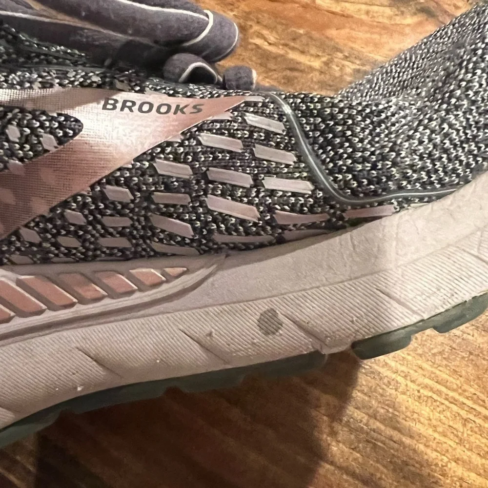 Brooks Adrenaline women’s athletic sneakers size 8, GUC, see pics, gray